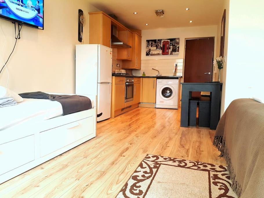 Comfortable Studio Flat Near Central London Exterior photo